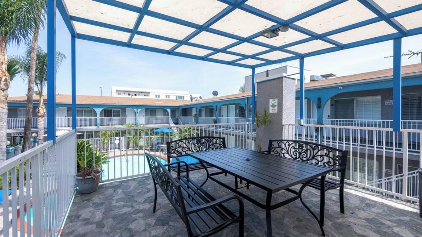 Hollywood City Inn