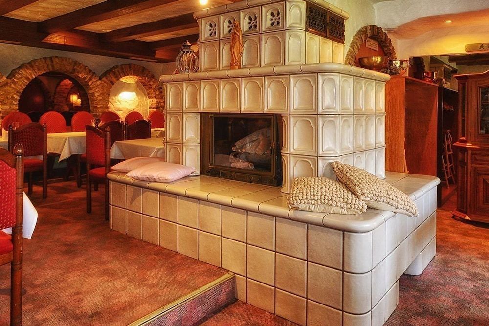 فيتشر لاند هاوس