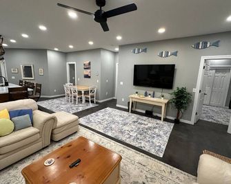 Firepits,famfriendly,sleep16:Arnoldspkhouses - Arnolds Park - Soggiorno