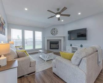 Luxury Harker Hideaway: Relax, Unwind, Explore - Harker Heights - Wohnzimmer