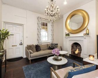 Warders Quarters Amazing Location Freo - Fremantle - Living room