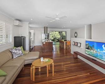 The Beach Haven - Maroochydore - Living room