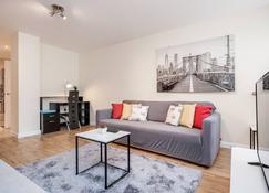 Mpl Apartments - Queens Broadway F4 - Watford - Living room
