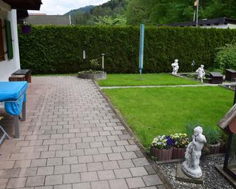 Apartment near the forest - Grainau - Innenhof