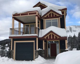 Dream Catcher - Luxury Mountain Chalet, 50 Metres from Village, Ski In/Ski Out - Vernon - Bâtiment