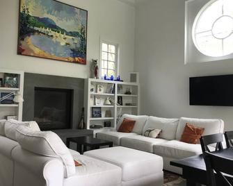 Haiku House - your gateway to Acadia - Seal Harbor - Living room