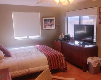 Private Suite with Stunning Views - Wickenburg - Bedroom