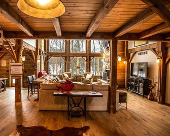 Boyne Mountain - Ski-In/Out, featuring 4 master suites with an outside Hot Tub - Boyne Falls - Living room