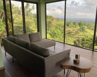 Welcoming 3-bedroom house with WiFi in Tilaran - Tilarán - Sala de estar