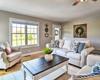 Secluded Retreat on 2 Acres Near Dale Hollow Lake! - Burkesville - Sala de estar