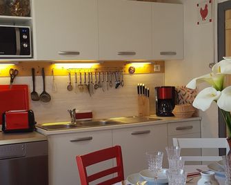 Location Saisonnière île de ré Maison de Pécheur Ars-en-ré - Ars-en-Ré - Kitchen