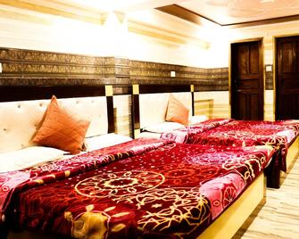 Hotel Suntejplaza - Nainital - Habitación