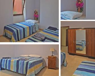 The House Of Zia Nina. Where Are The Record Of The Happy Days - Campolattaro - Habitación