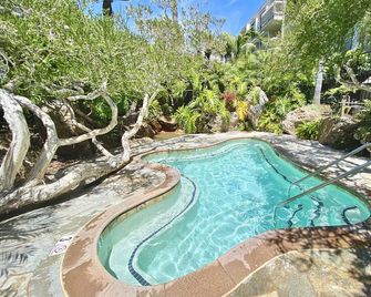 F204 - Cozy Seaview Condo - Oceanside - Alberca