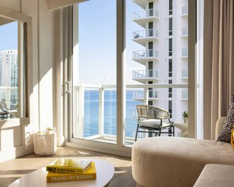 The Sunny Miami Sunny Isles Beach, Curio Collection by Hilton - Sunny Isles Beach - Slaapkamer