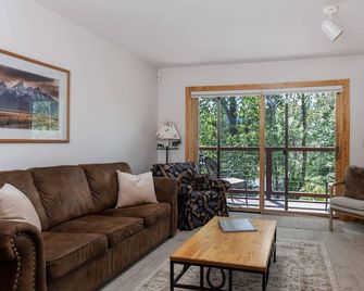 Alpine Haven: Cozy Condo Near Grand Targhee, Skiing, Biking - Driggs - Huiskamer