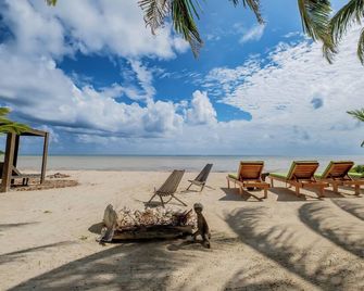 North Beach Retreat - San Pedro Town - Beach