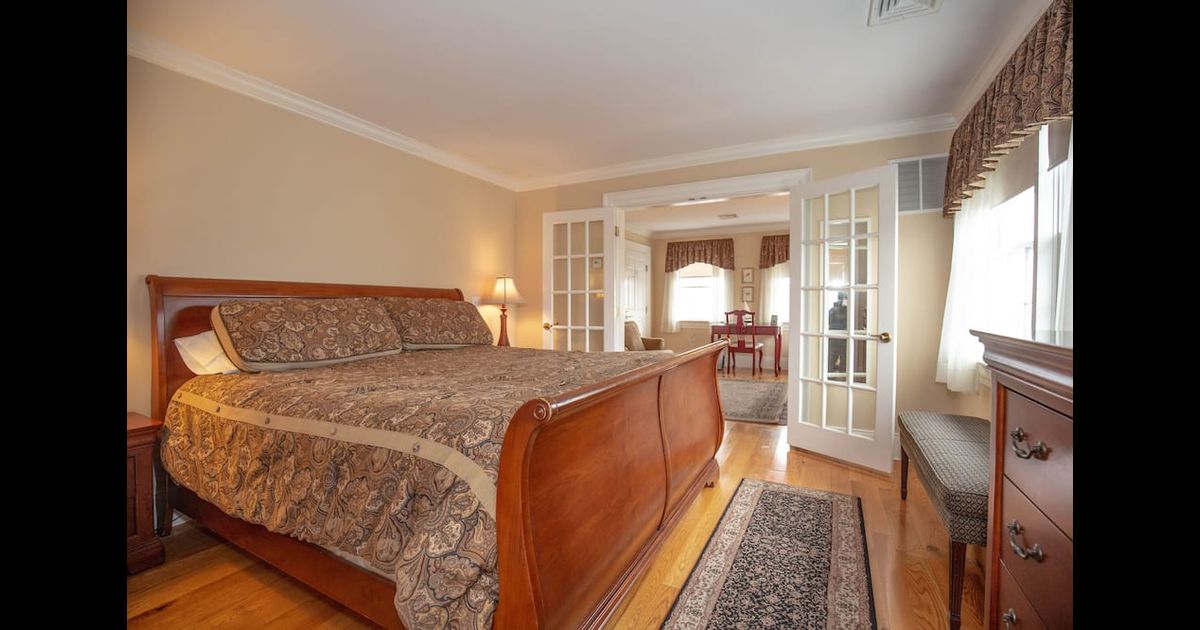 Compass Rose Inn in Newburyport, the United States from $256: Deals ...