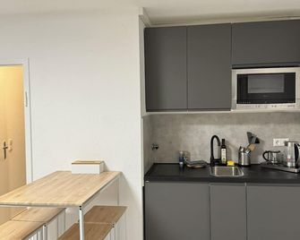 Modernes Apartment nahe Arena & Mercedes Museum - Stuttgart - Cuisine