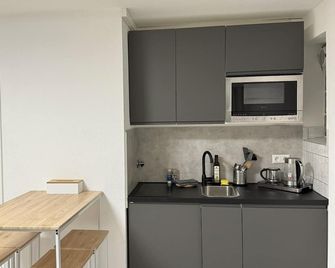 Modernes Apartment nahe Arena & Mercedes Museum - Stuttgart - Cocina