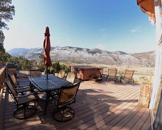 Red Rock Overlook: A secluded mountain home high above the Uncompahgre River - Ridgway - Balcón