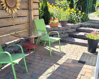 The Daisy House - Artist Retreat - Vankleek Hill - Patio