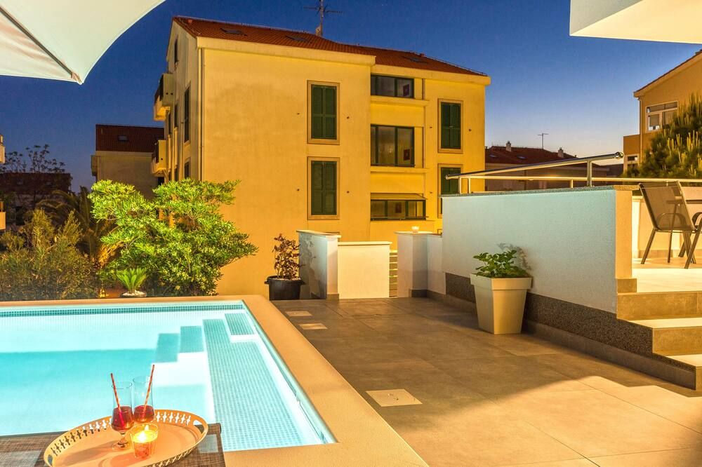 Apartments with Pool and Balcony - קולאן - בריכה