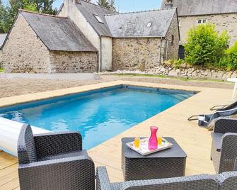 Cozy Home In Canihuel With Heated Swimming Pool - Guingamp - Pool