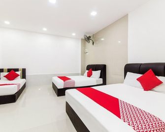OYO 414 Adiff Palace Hotel - Sepang - Bedroom