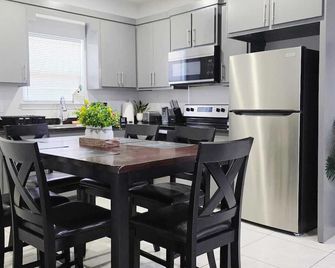 Apartment 3 Bedrooms 40 Minutes from Sou - Weslaco - Kitchen