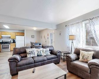 Great two bedroom spot near airport - Brighton - Obývací pokoj