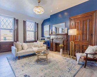 Loft on Liberty Avenue with Off-Street Parking - Pittsburgh - Sala de estar