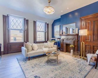 Stylish Liberty Loft | Off-Street Parking - Pittsburgh - Sala de estar