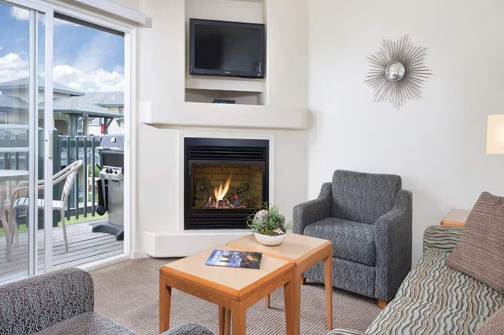 Seaside Bliss: Beach Condo Getaway - Marina - Wohnzimmer