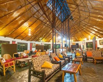 Buffalo Safari Lodge in Queen Elizabeth National Park - Kichwamba - Lounge