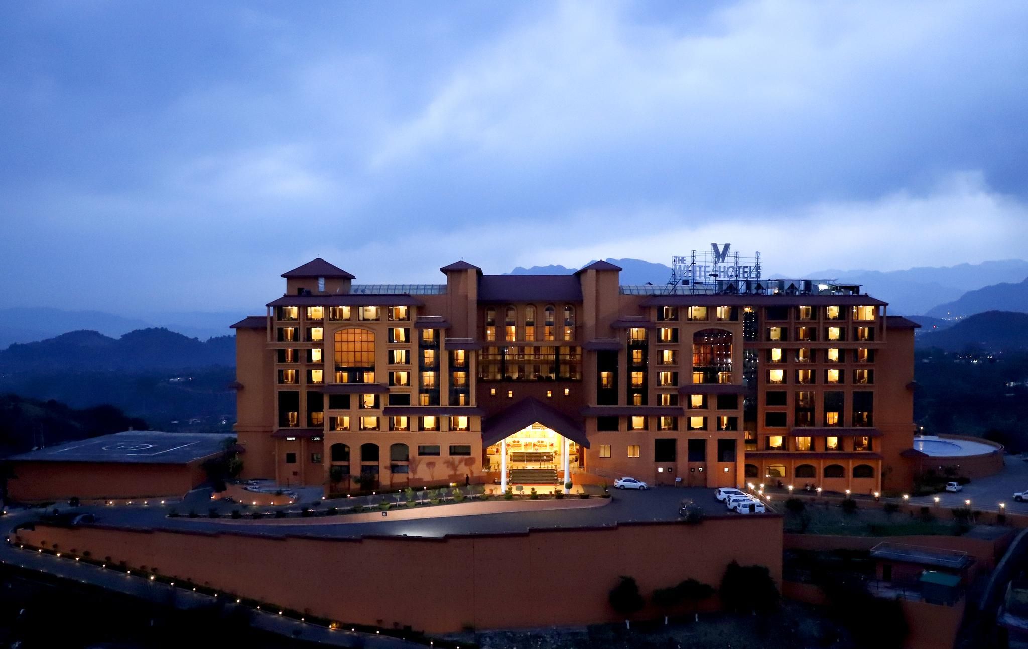 The White Hotel Katra - קטרה - בניין