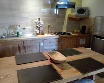 Nice cozy and familiar cabin! - Pucón - Kitchen