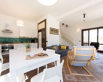 Syracuse - A Few Steps From The Sea (100 Meters) Dream ' S Villa - Carrozziere - Comedor