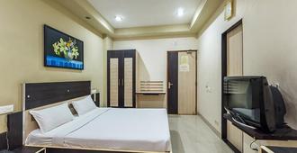 Treebo Trend Bagga International - Aurangabad - Bedroom