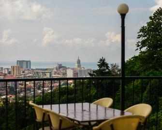 Sputnik Hotel Batumi - Batum - Balcón