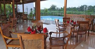 The Gambir Anom Hotel Resort & Convention - Surakarta City - Lounge