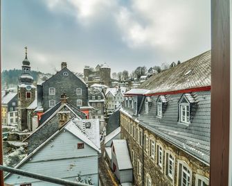 豪斯史特林斯飯店 - 蒙紹 - 陽台