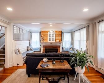 The Harbor Inn - Kennebunkport - Living room