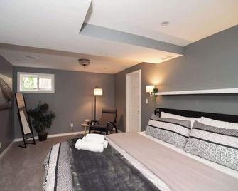 The Niagara Speakeasy! Secret theatre room - St. Catharines - Bedroom