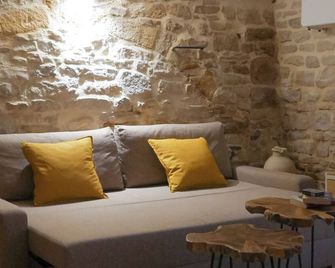 The Aura Stone Room: an oasis of charm, nestled in the heart of Corato in Puglia. - Corato - Salon