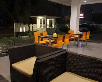 Hotel Gm253 - Jember - Binnenhof