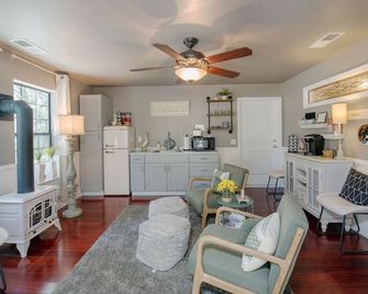 luxurious Suite Loose Goose - Shaver Lake - Living room
