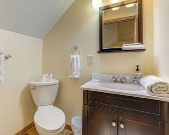 Huge Whitehall Home Steps from Duck Lake - Whitehall