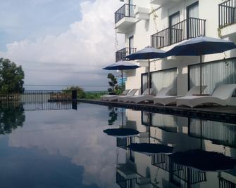 D'Max Hotel & Convention Lombok - Praya - Pool