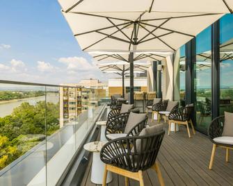 Four Points by Sheraton Budapest Danube - בודפשט - מרפסת